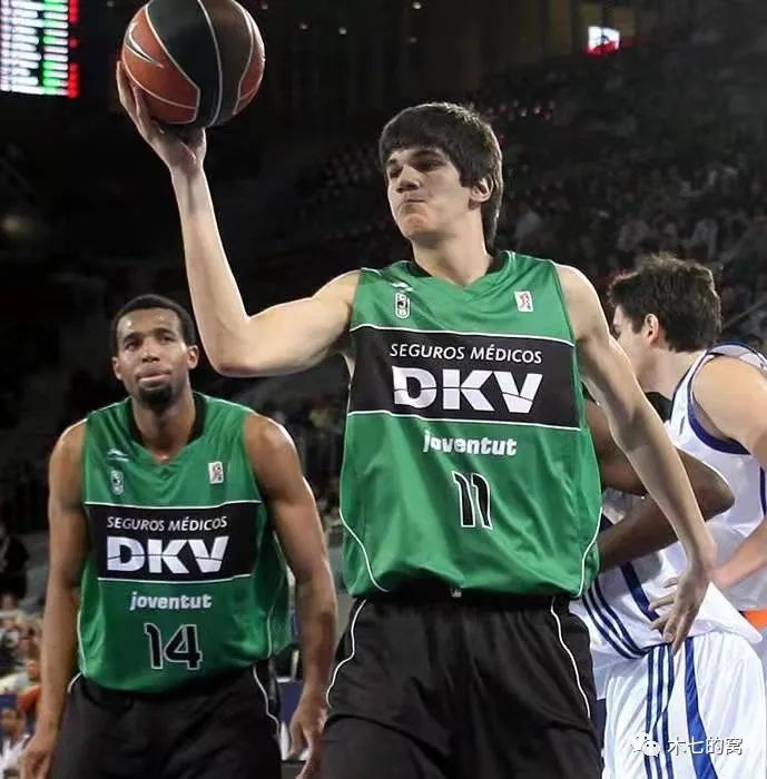 民主党计划解散，党内进行投票决定.