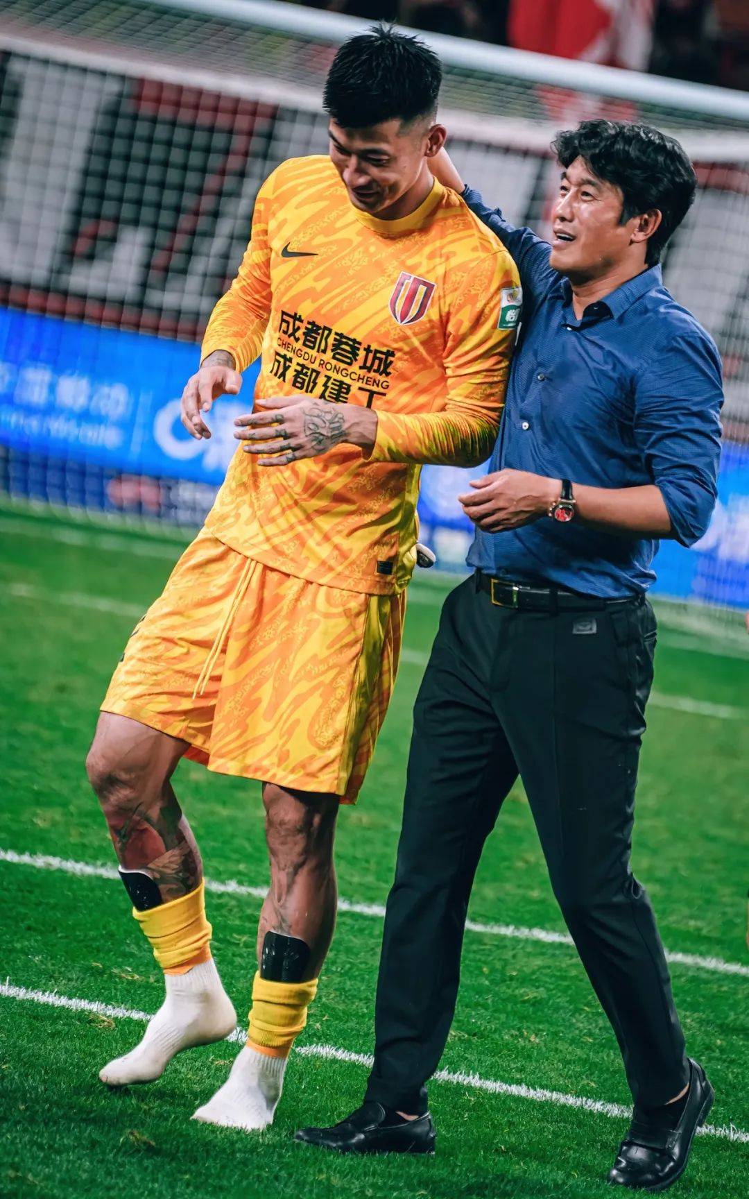 迫使我们把 迫使我们把